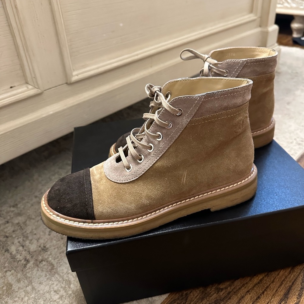 100% authentic Chanel Interlocking CC Logo Lace Up Suede Boots Booties - Picture 11 of 15